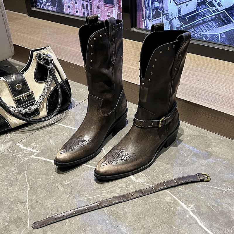 Feng Fan Style Short Distressed Western Boots for Women Vintage Rivet Cowboy Boots Summer Embroidery Denim Boots Ankle Boots - Image 3